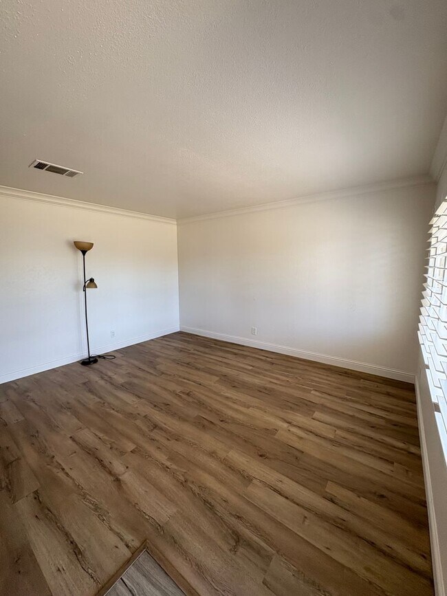 Building Photo - 254 De Soto Dr