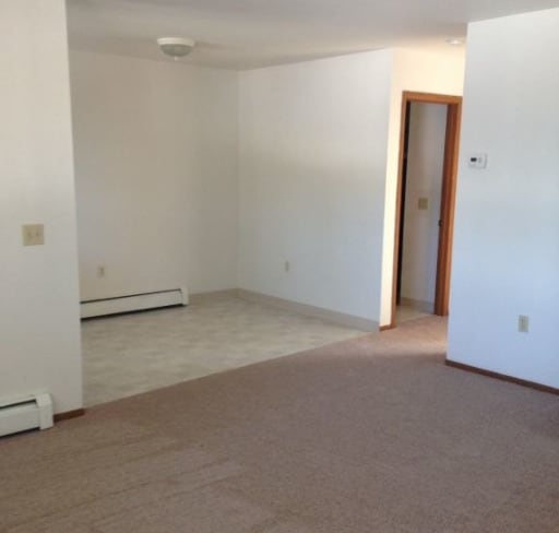 Building Photo - White Pine Manor