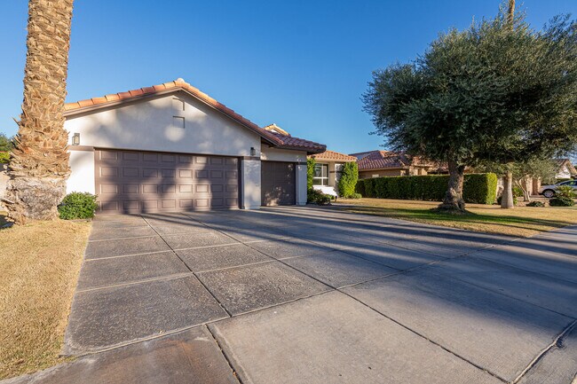 Building Photo - 40270 Eastwood Ln