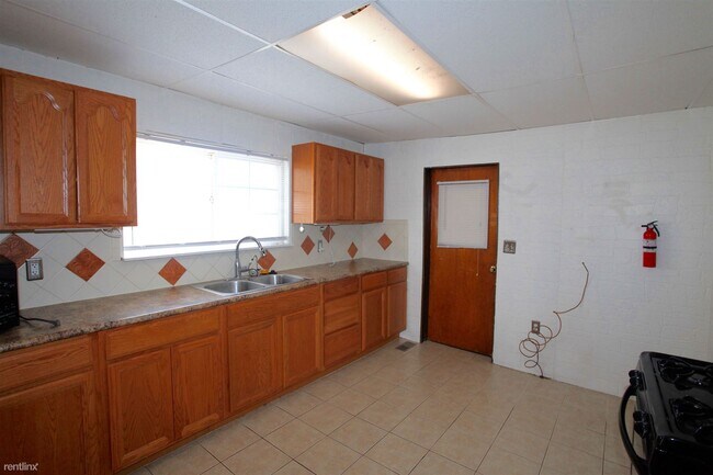 Building Photo - 2234 Evaline St