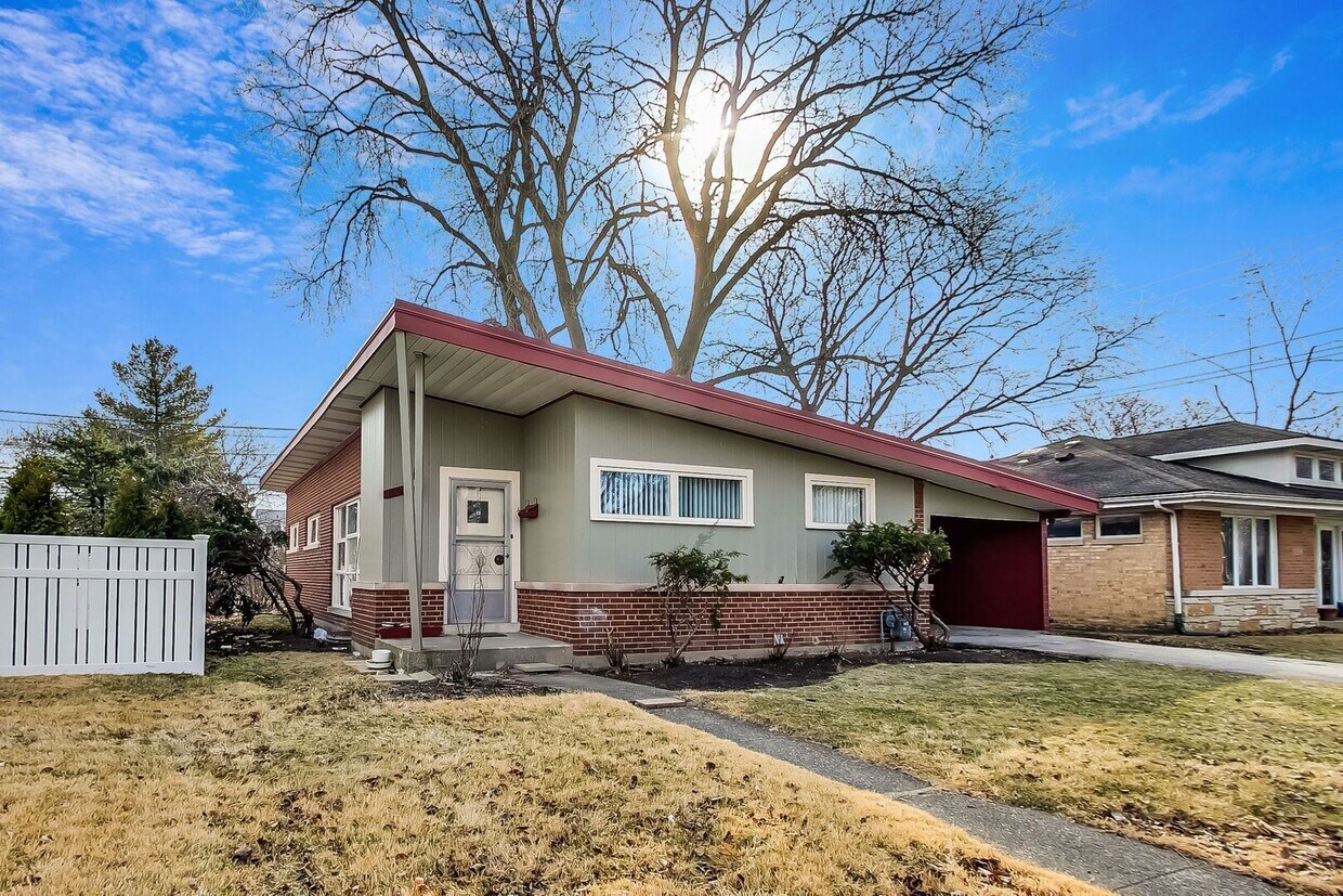 Foto principal - 8109 Karlov Ave