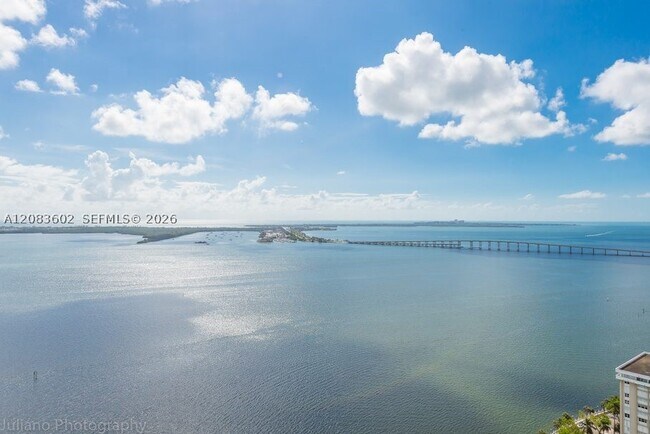 Foto del edificio - 1331 Brickell Bay Dr