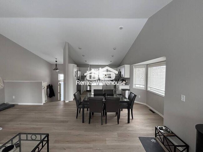 Building Photo - 5 Bedroom 2 Bath Single Family Home in Prior Lake Available Now!