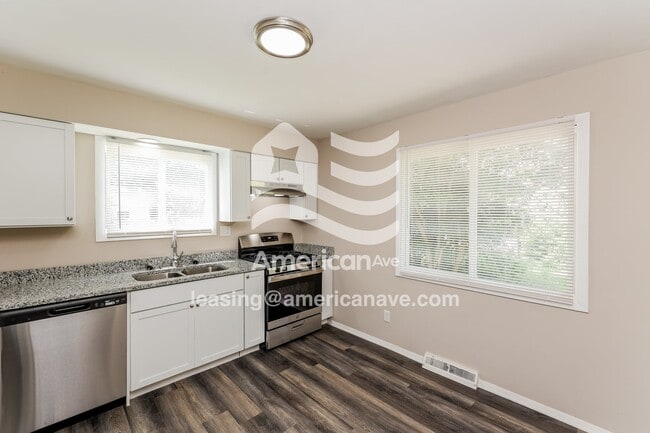 Building Photo - 12006 Erwin Ave