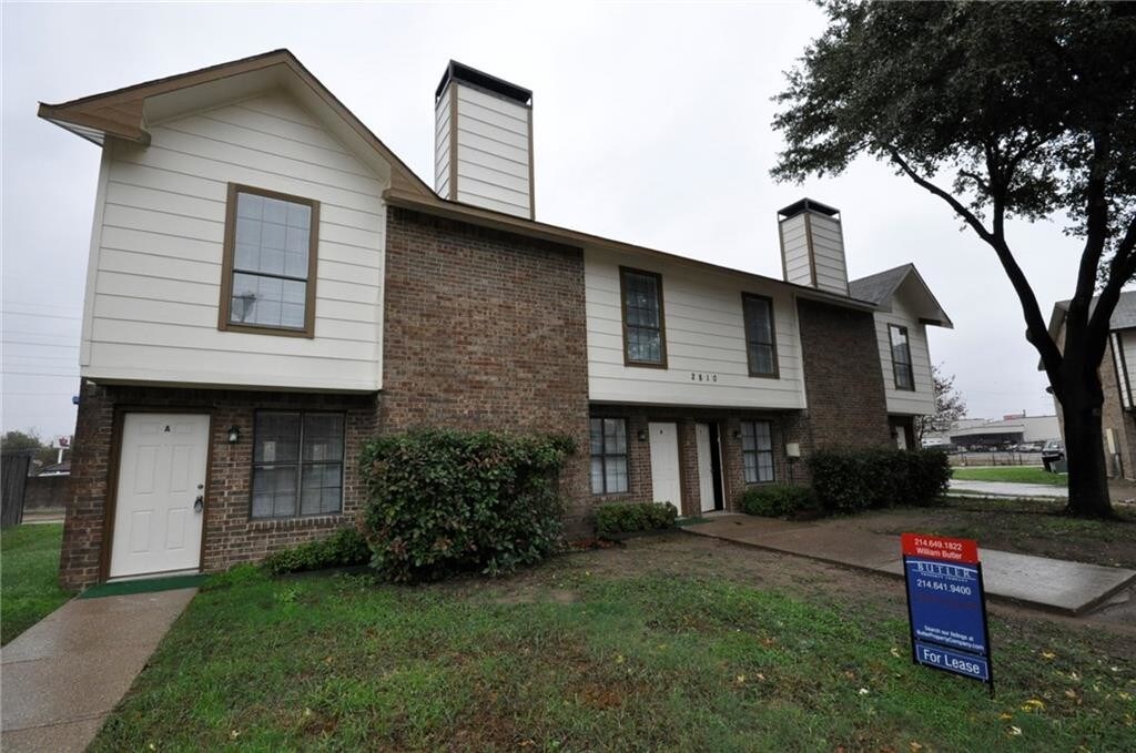 Primary Photo - 2810 Wimbledon Ct