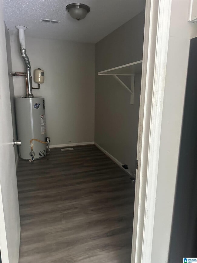 Building Photo - 1824 Dry Creek Cir