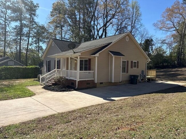 Building Photo - 517 N Pine Ln