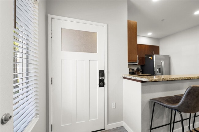 Building Photo - 502 S 15th St