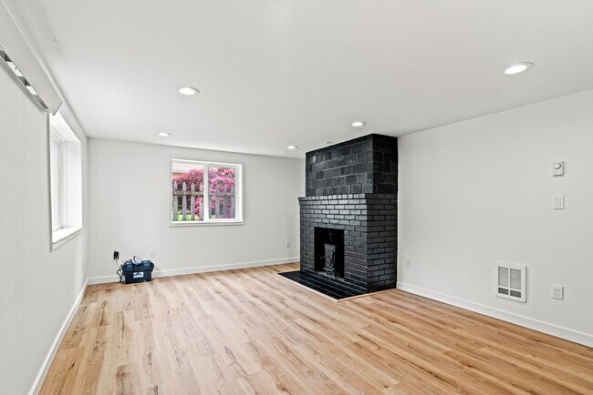 Building Photo - 13723 36th Ave NE