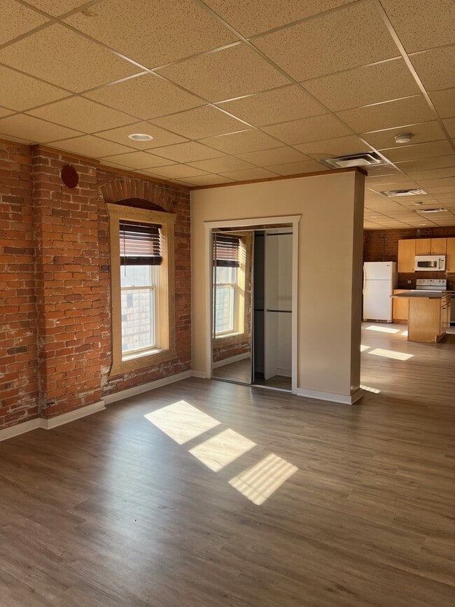 Building Photo - Guoin Street Lofts