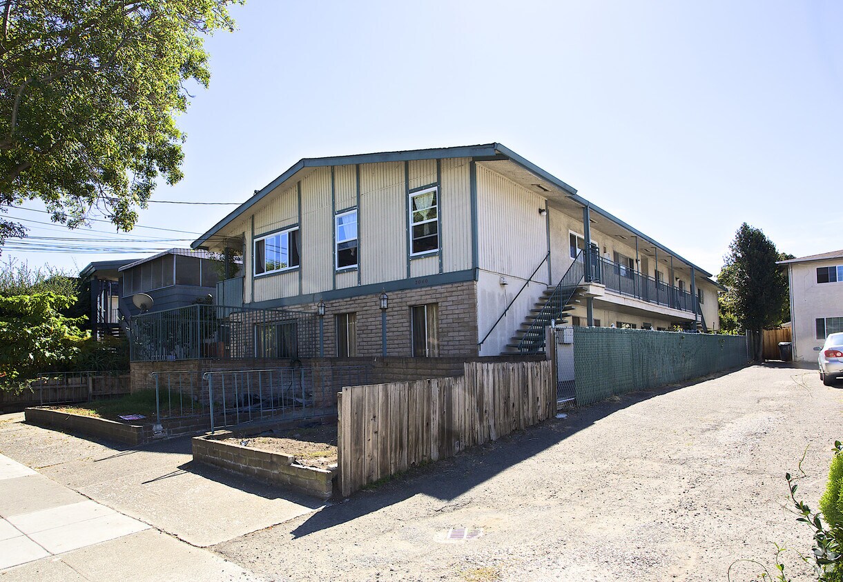 Building Photo - 2040 Buena Vista Ave