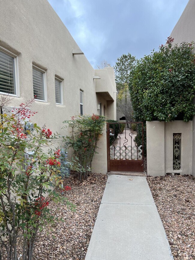 Building Photo - 8215 Desert Shadow Way NE