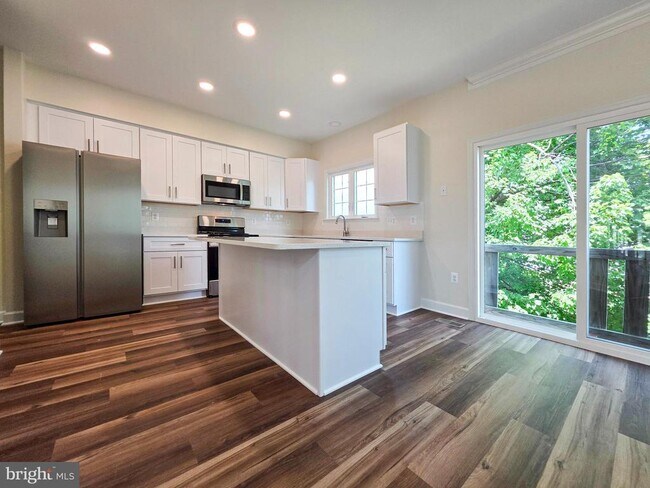 Foto del edificio - 3300 Broker Ln