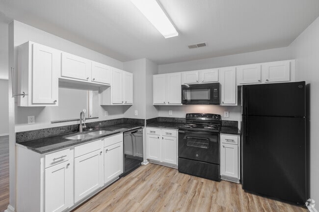 2BR, 2BA - 1,027SF - Kitchen - Sabal Palms