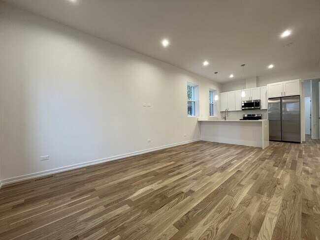 Foto del edificio - 822 N Winchester Ave