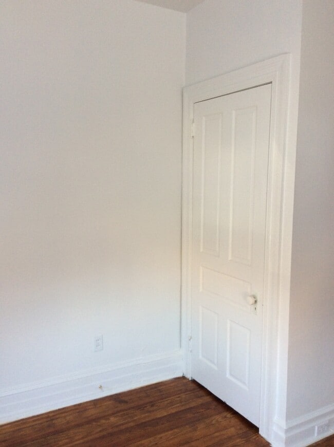 Building Photo - Video in Photos! West End of Town! Close t...