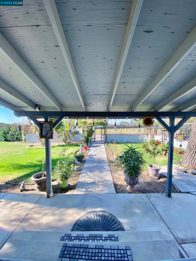 Building Photo - 6011 Brentwood Blvd