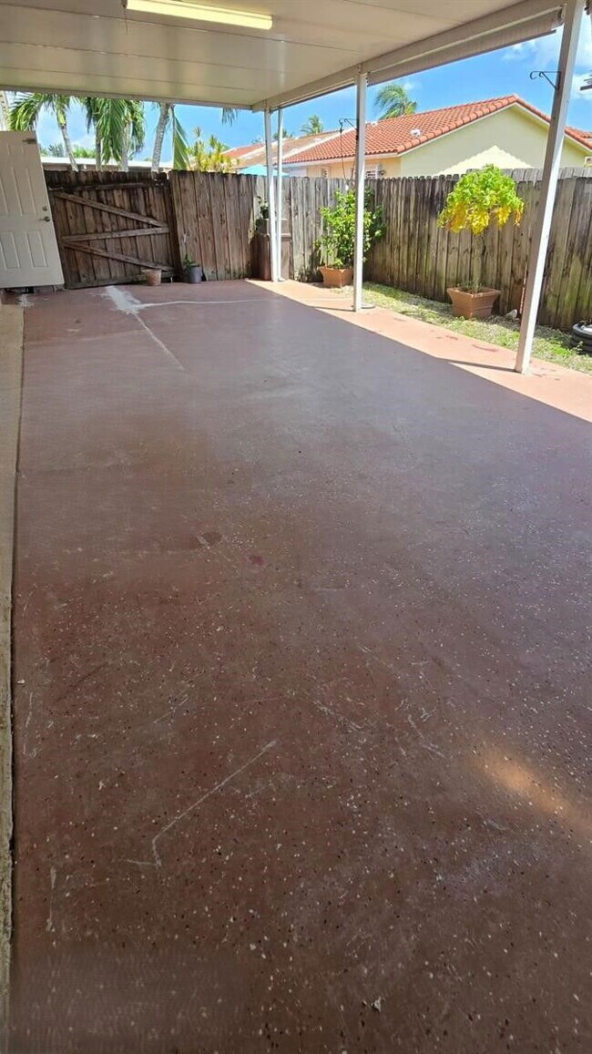 Foto del edificio - 7640 NW 182nd Terrace