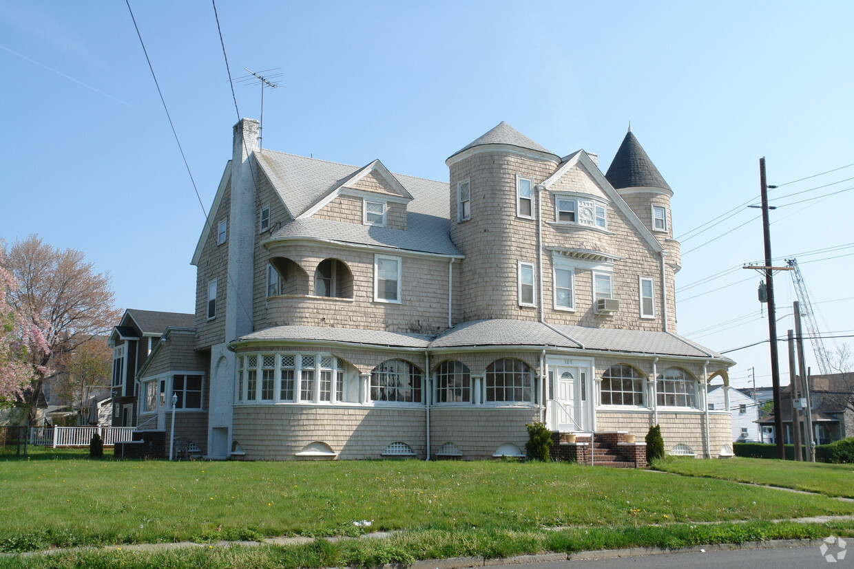 Primary Photo - 137 2nd Ave