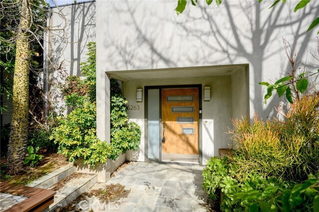 Foto del edificio - 15263 Mulholland Dr