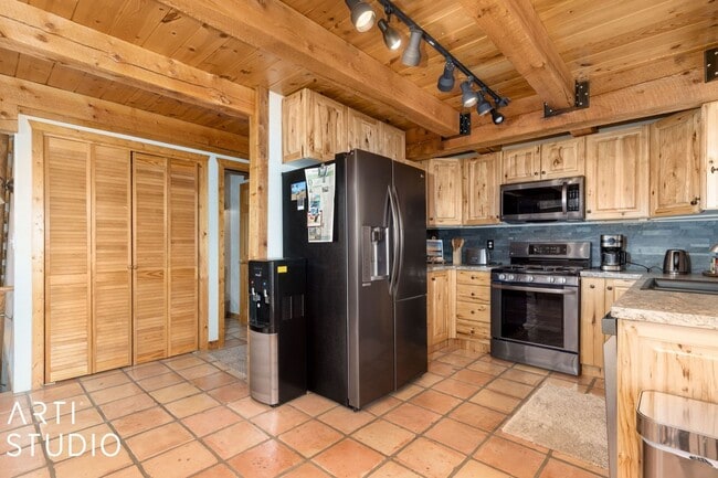 Building Photo - Peaceful Causey Cabin