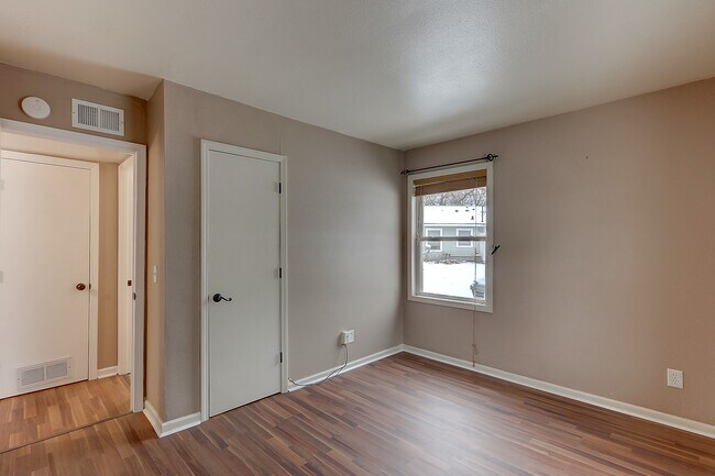 Foto del edificio - 93 Craig Ave