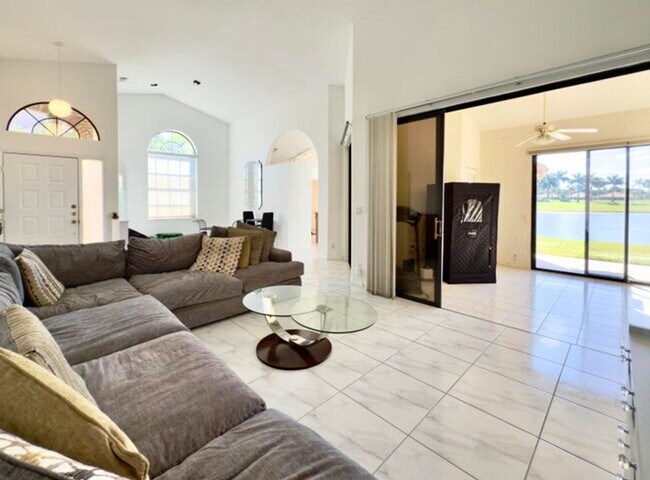 Foto del edificio - 8491 Heather Pl