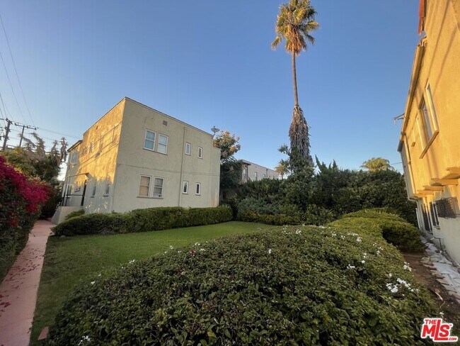 Foto del edificio - 1362 S Stanley Ave