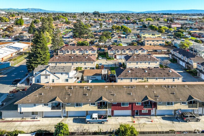 Vista lateral - 20161-20173 Royal Ave