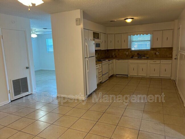 Foto del edificio - 3914 Rodby Dr