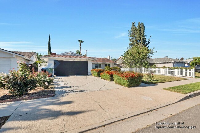 Foto del edificio - 22655 Strathern St