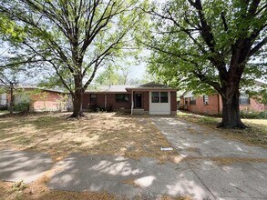 Building Photo - 118 Brazos St