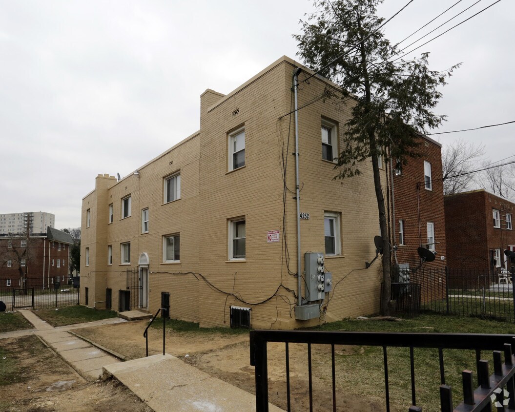 Primary Photo - 4252-4254 6th St SE