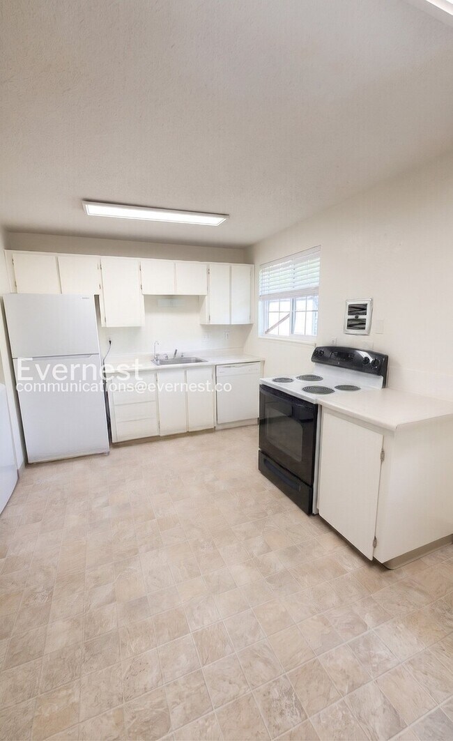 Foto del edificio - 4-Bed/2-Bath Home/ Pet Friendly/ Voucher Accepted/Available Soon!