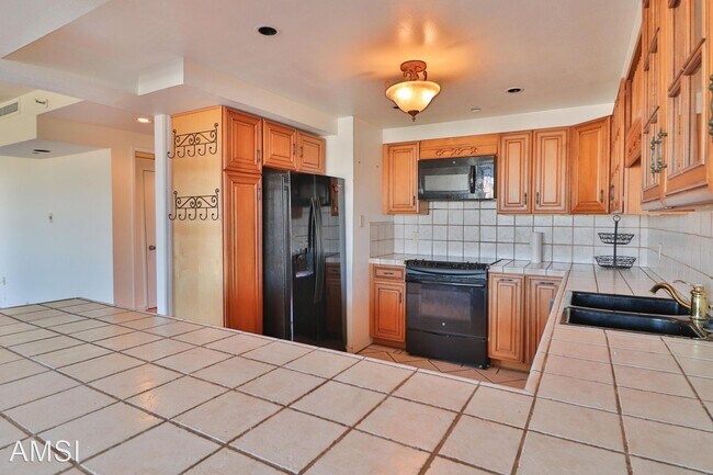 Foto del edificio - 3 br, 2 bath House - 101 Lombard Street #508W