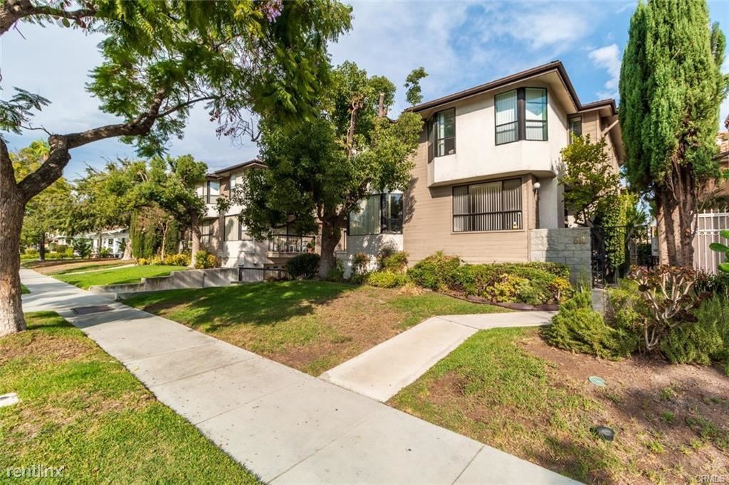 3 br, 3 bath Townhome 514 N Isabel St Apt C Townhome Rentals in Glendale CA