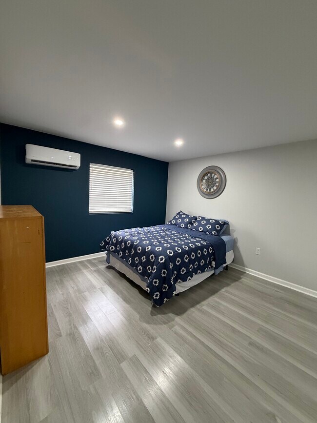 Foto del edificio - 2228 E Main St
