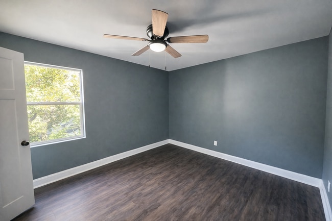 Building Photo - 230 W 29th St