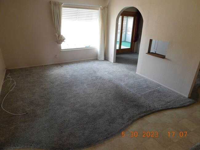 Building Photo - Comfy 3 bed 2 bath