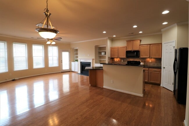 Photo - 982 Silver Leaf Dr Townhome