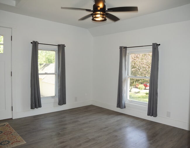 Entry/Bonus Room - 816 Carroll Ave