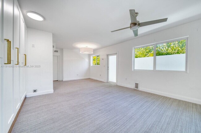 Foto del edificio - 845 NE 119th St