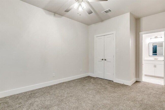 Building Photo - 2321 Benbrook Blvd
