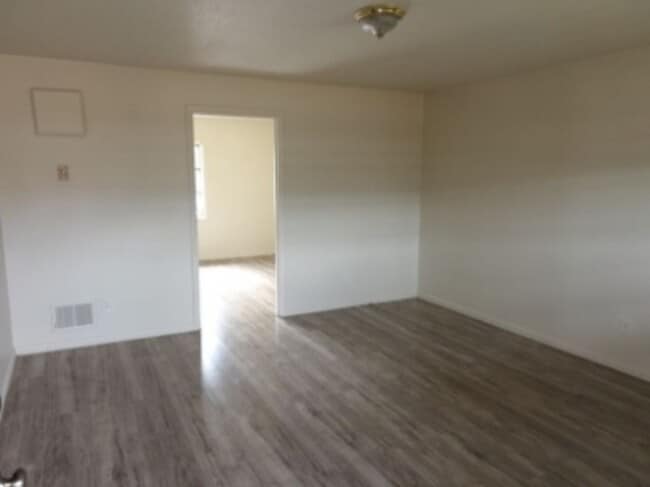 Foto del edificio - 2012 W Church St