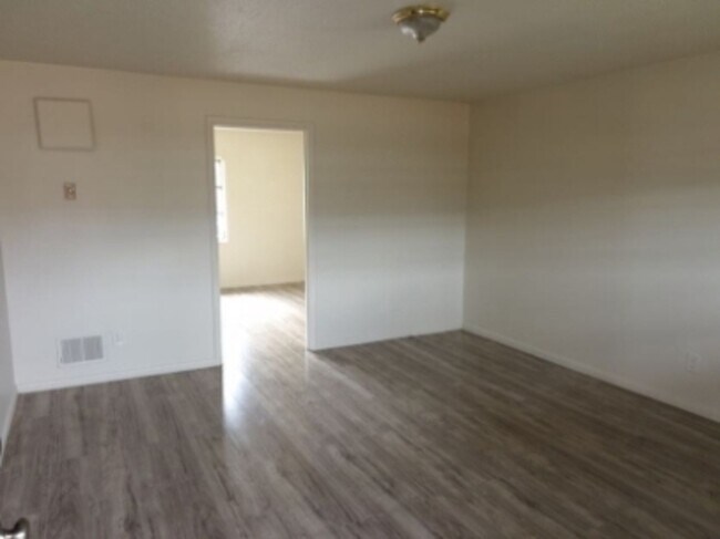 Building Photo - 2012 W Church St