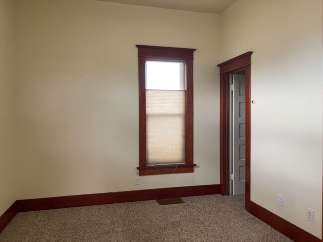 Foto del edificio - One of a kind ranch home with lake mountain views!