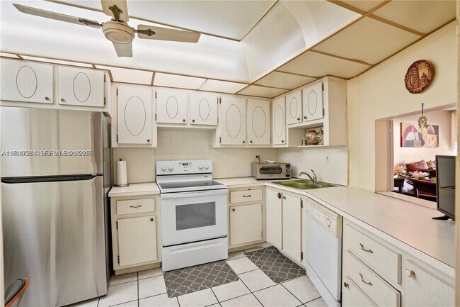 Foto del edificio - 1680 NE 191st St