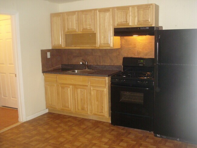 Building Photo - 630 Bergen Ave