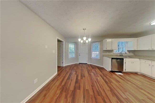 Foto del edificio - 121 Chantilly Ln