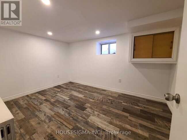 Building Photo - 540 Gladstone Ave